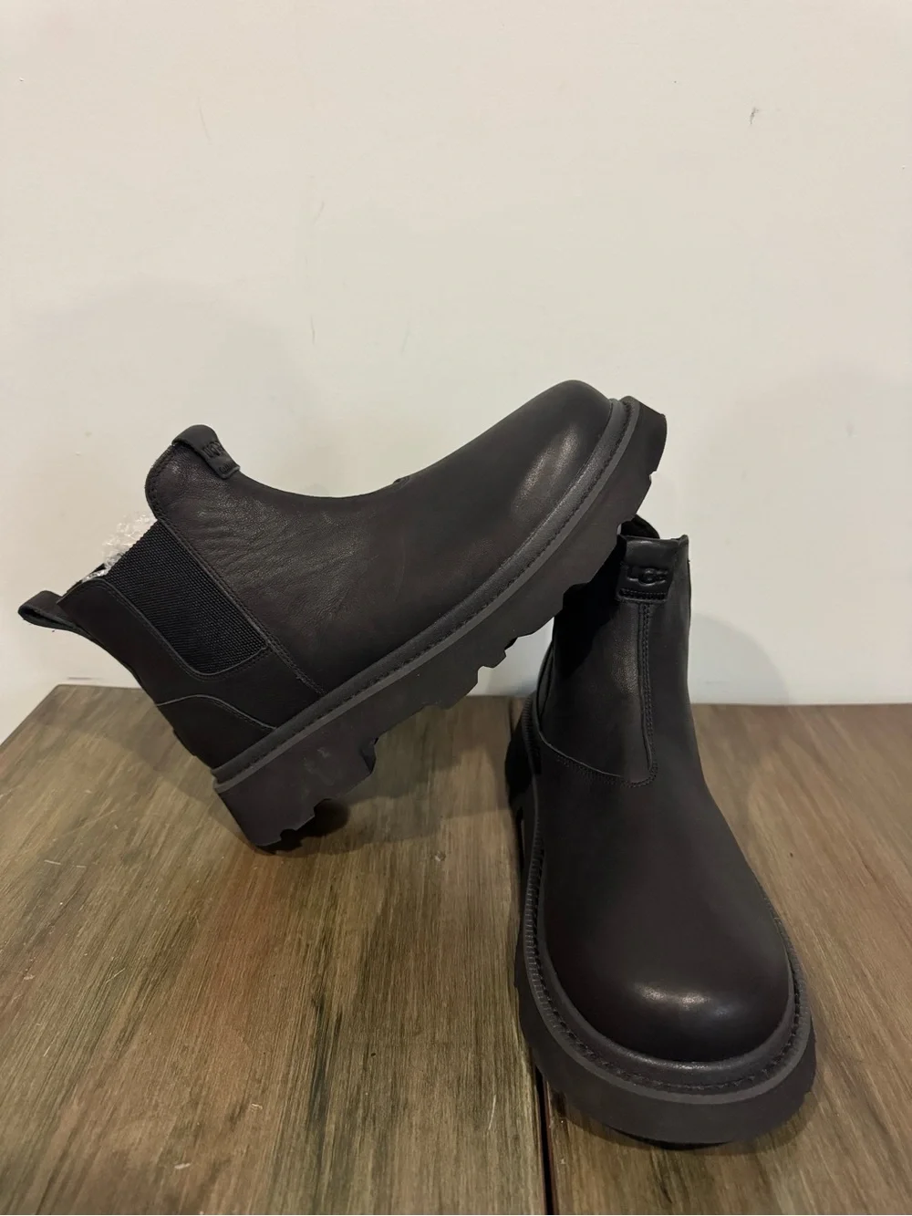UGG CHELSEA LUG LEATHER MEN BOOTS